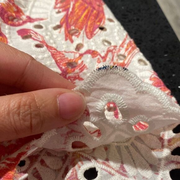 Anthropologie Porridge Ivory Eyelet Pink Hummingbird Scalloped Hem Top Small c7 - Picture 2 of 6